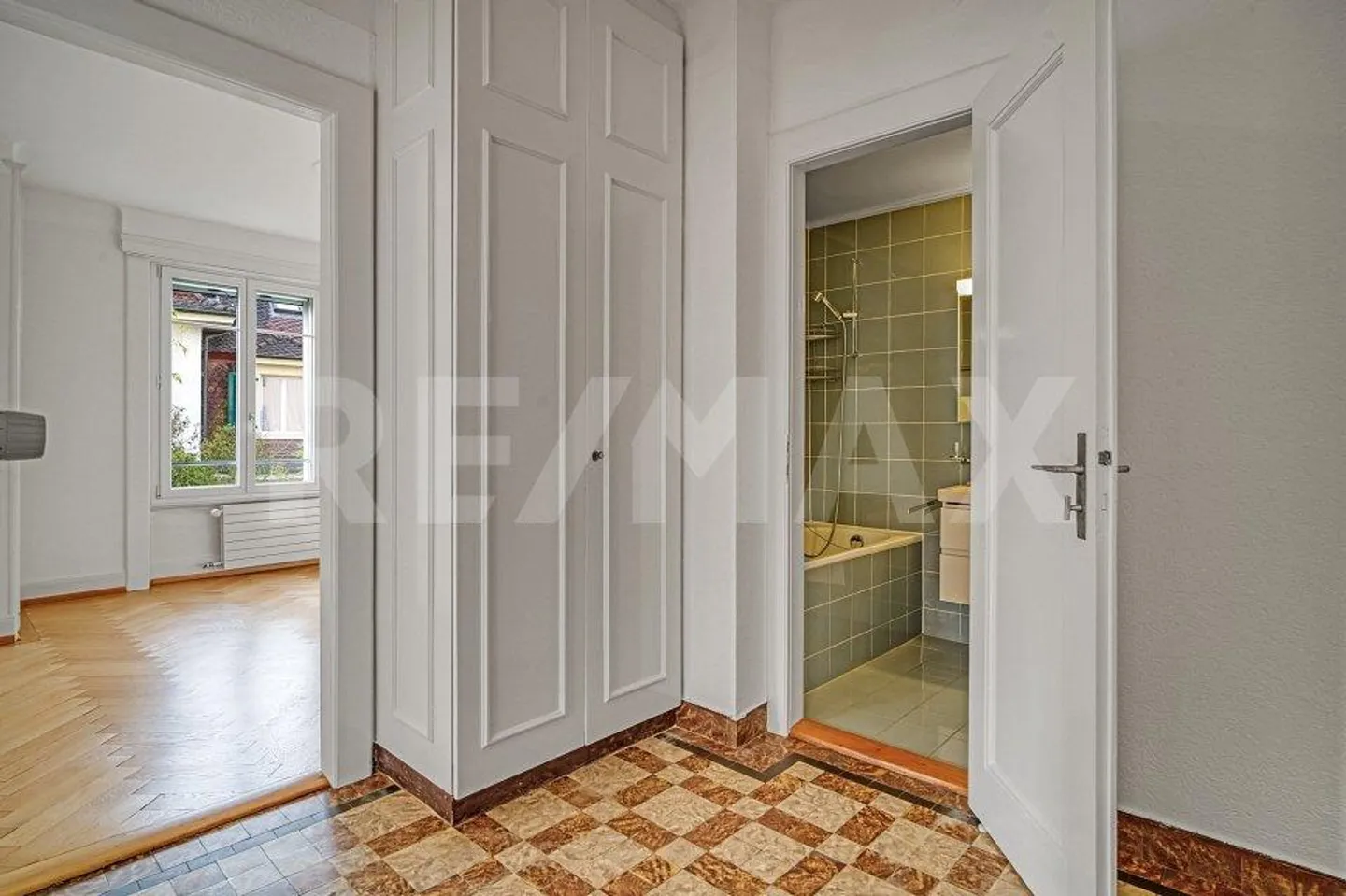 Charming 2.5 rooms with balcony and lake view just a few minutes walk... - Photo 6 of 8