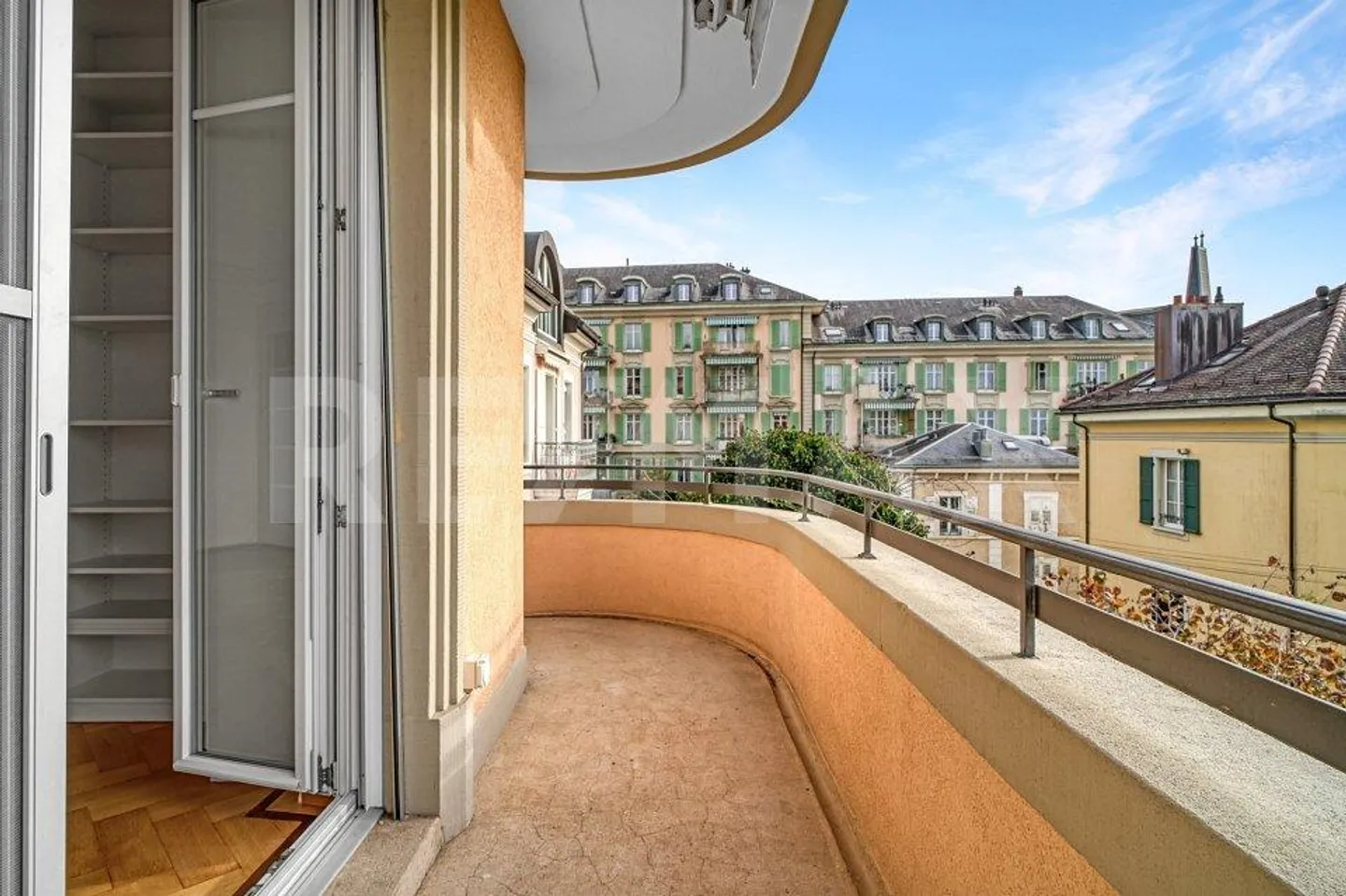 Charming 2.5 rooms with balcony and lake view just a few minutes walk... - Photo 7 of 8