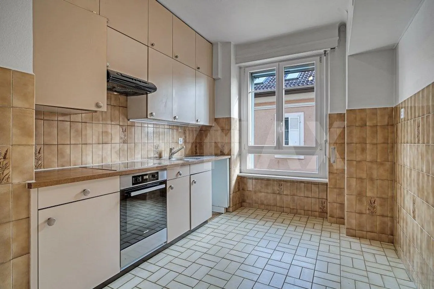 Charming 2.5 rooms with balcony and lake view just a few minutes walk... - Photo 4 of 8