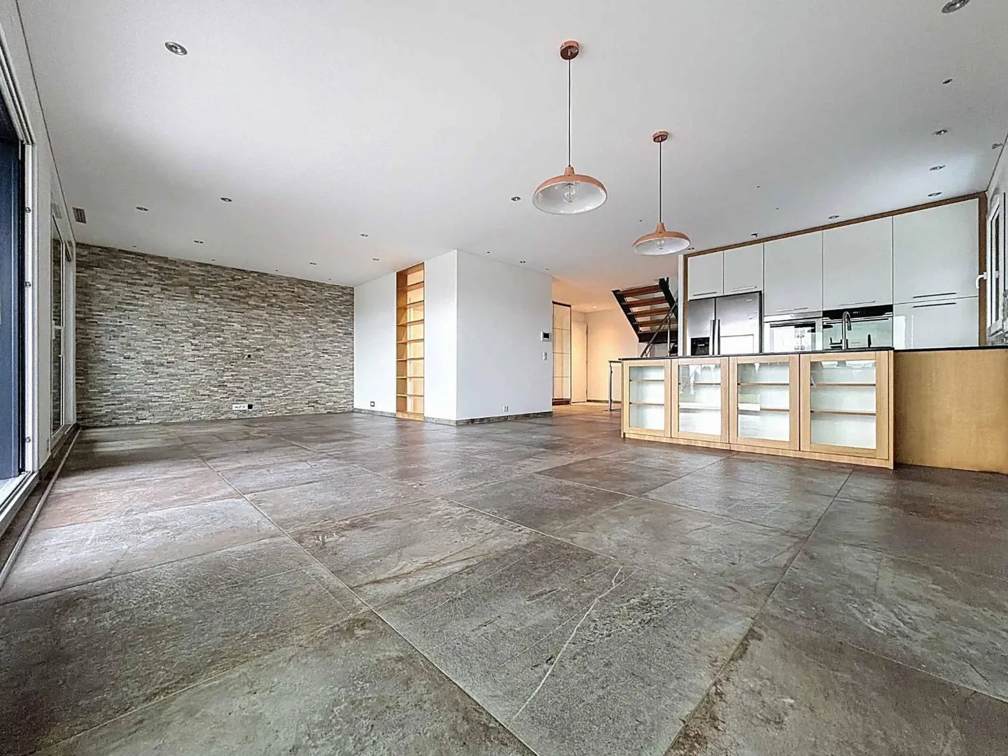 Duplex con 4,5 stanze, cantina, giardino e vista lago - Foto 2 di 12