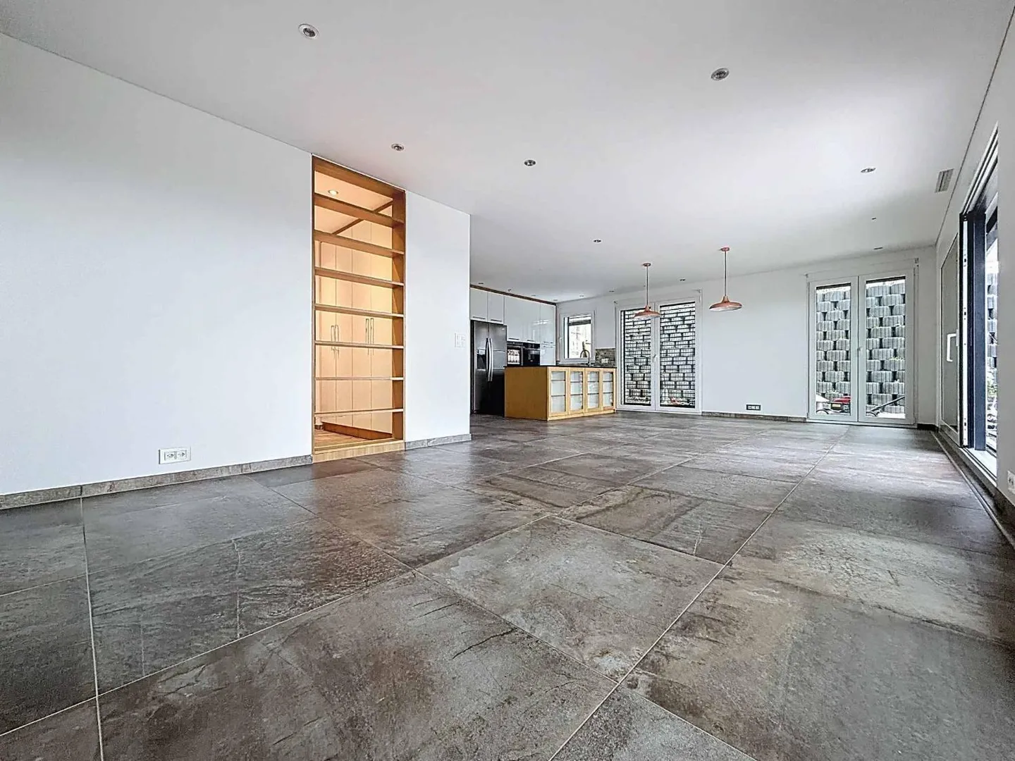 Duplex con 4,5 stanze, cantina, giardino e vista lago - Foto 3 di 12