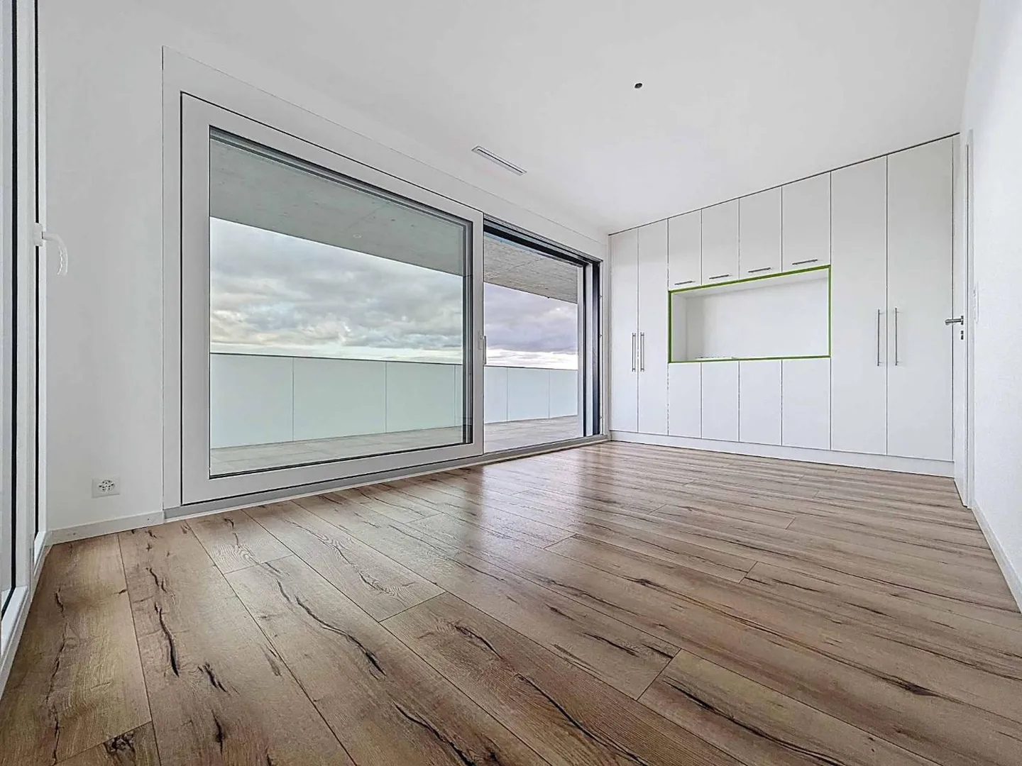 Duplex con 4,5 stanze, cantina, giardino e vista lago - Foto 5 di 12