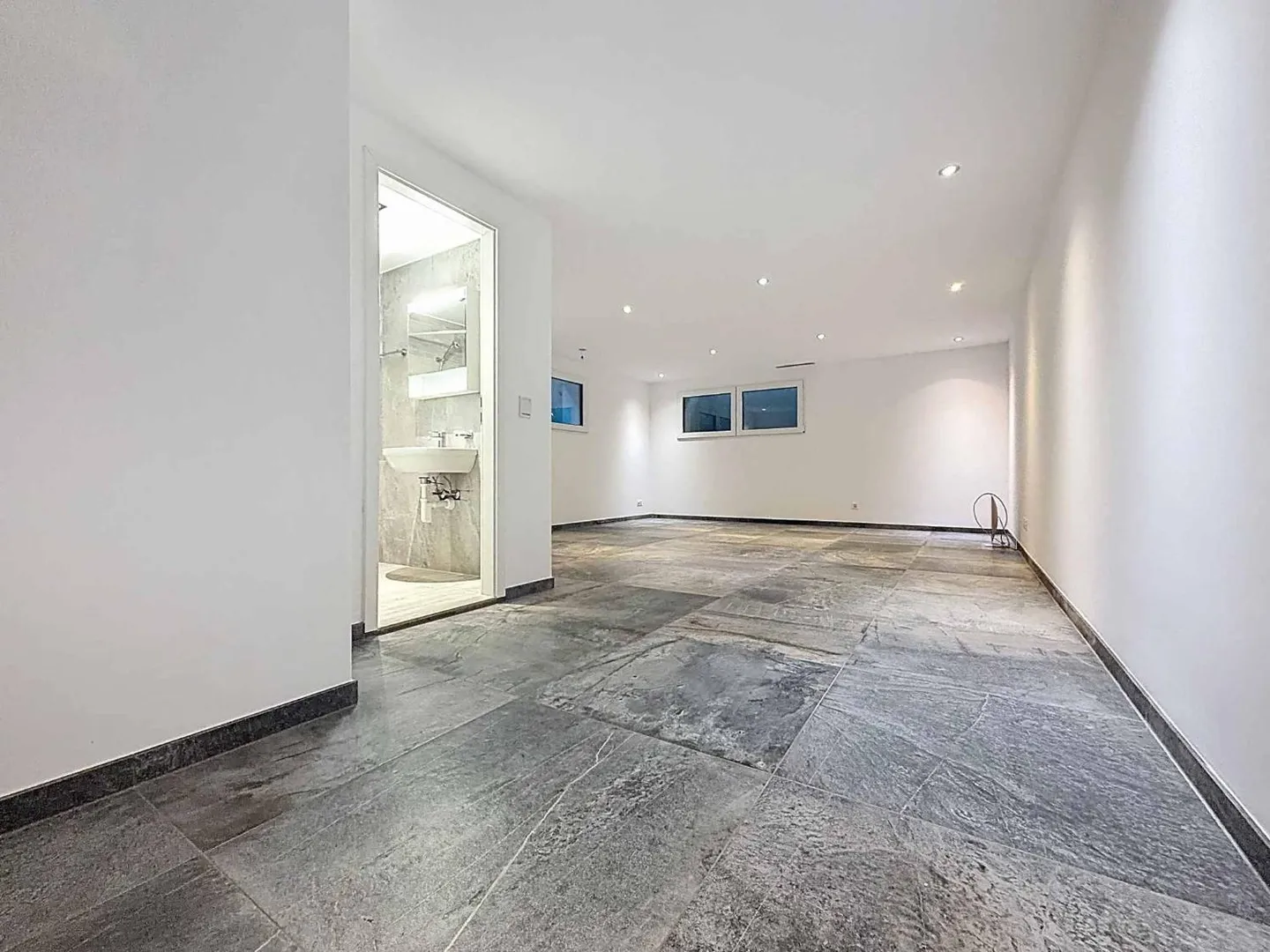 Duplex con 4,5 stanze, cantina, giardino e vista lago - Foto 6 di 12