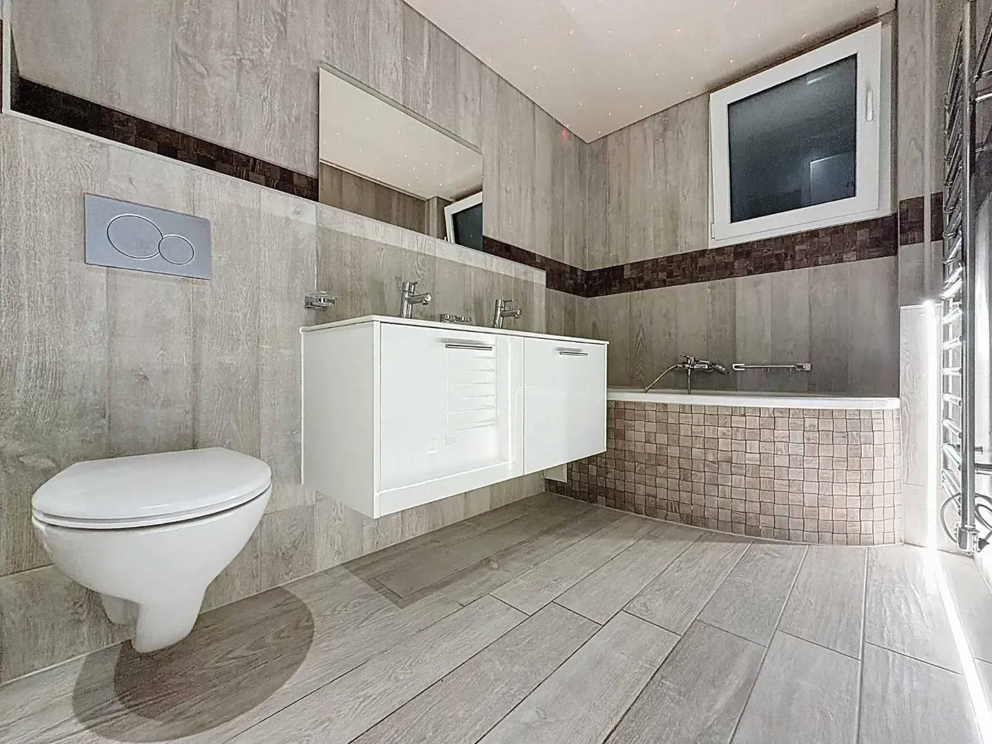 Duplex con 4,5 stanze, cantina, giardino e vista lago - Foto 7 di 12