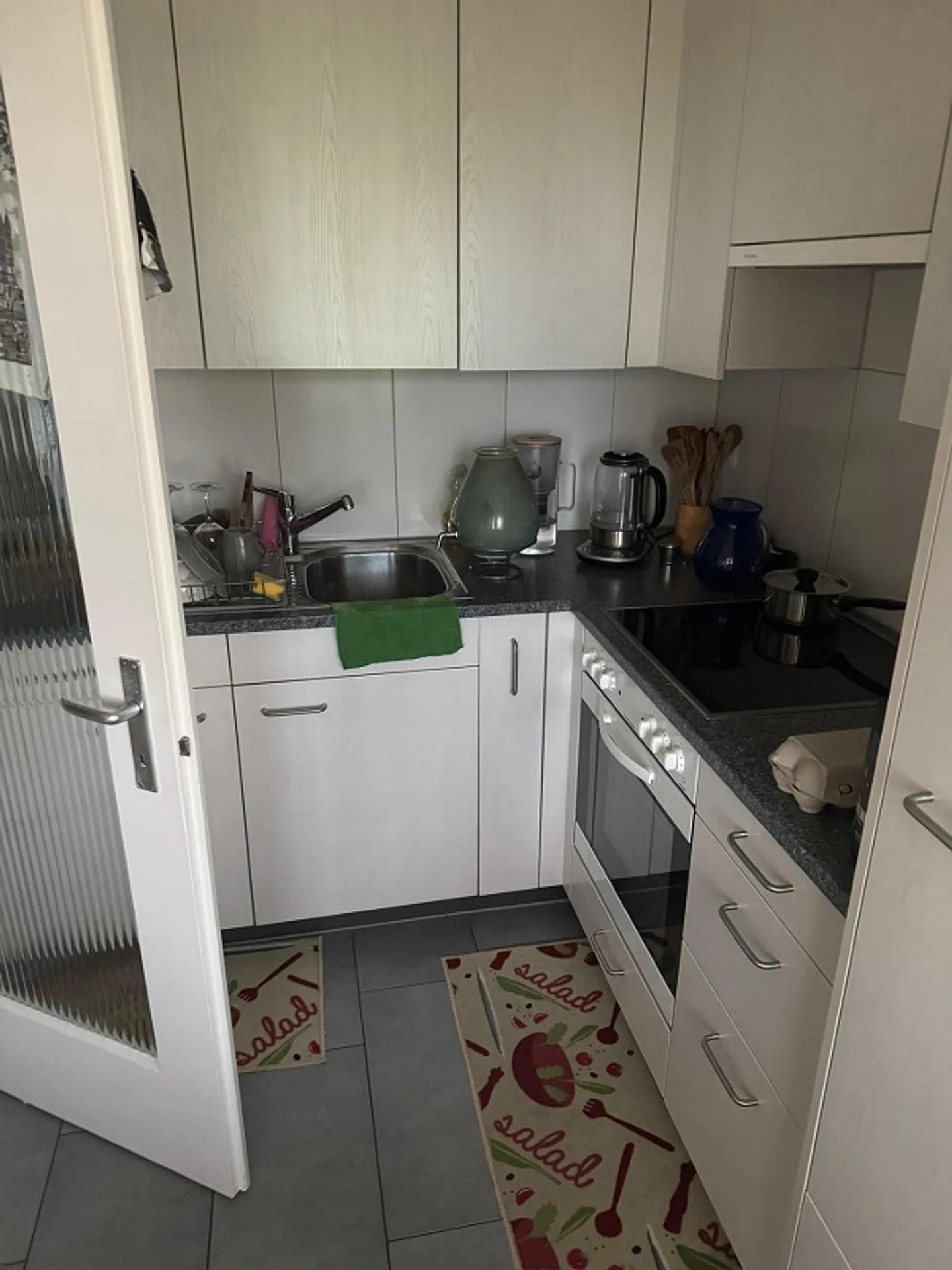 Small Charming Apartment - Photo 3 of 10
