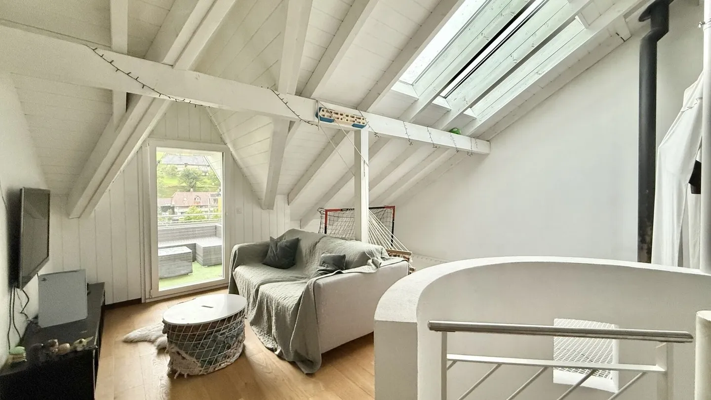 Ampio appartamento duplex di 5,5 locali in buona posizione - Foto 7 di 11