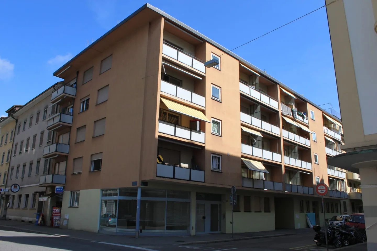 Appartamento ristrutturato di 2,5 locali nel centro di Biel/Bienne - Foto 1 di 7