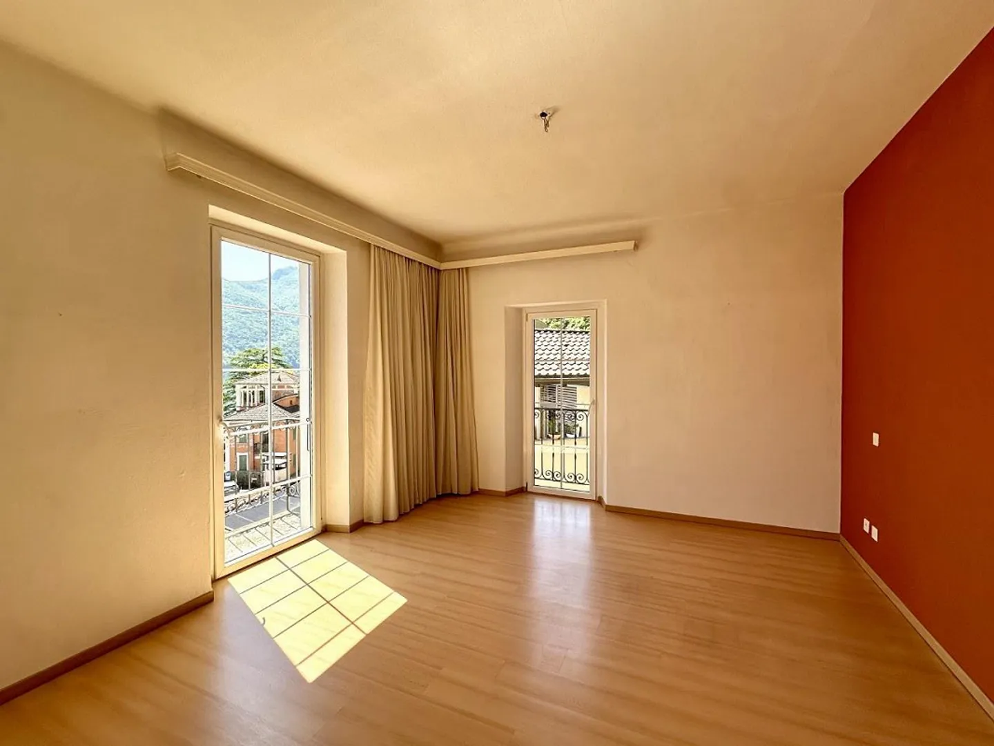 EINFAMILIENHAUS 4.5 ZIMMER MIT ATEMBERAUBENDEM BLICK AUF DEN SEE - Foto 10 von 13
