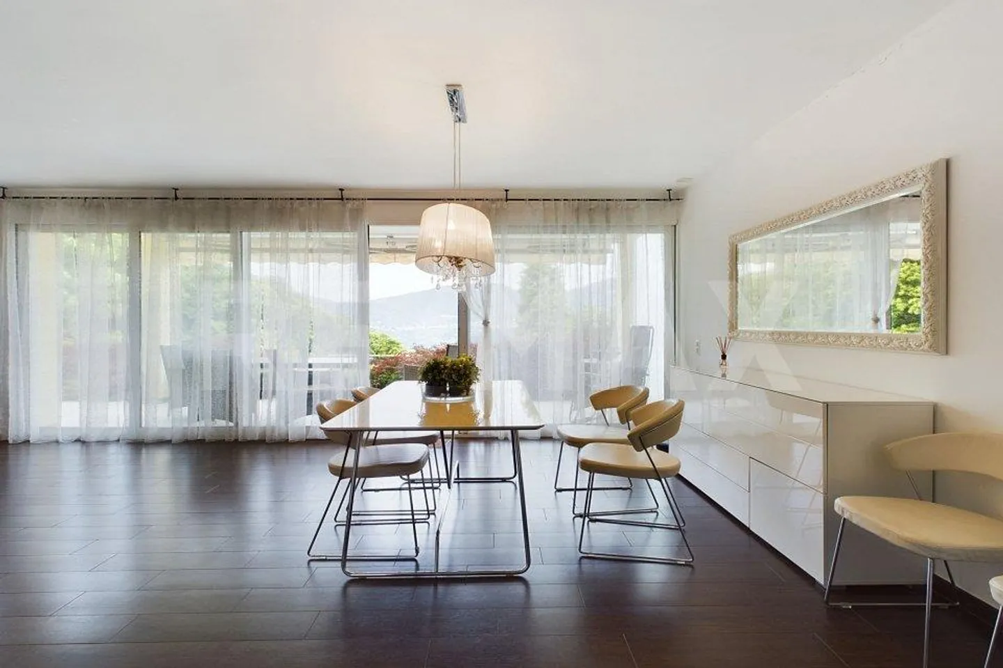 4-room apartment with dream view and private garden - Photo 7 of 13