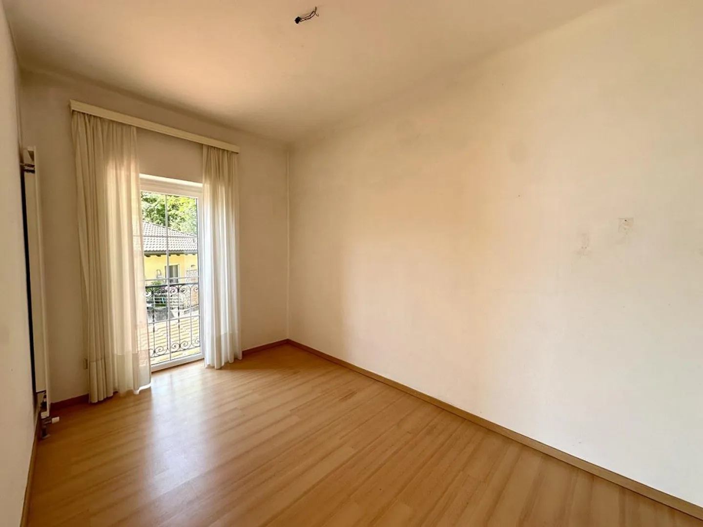 EINFAMILIENHAUS 4.5 ZIMMER MIT ATEMBERAUBENDEM BLICK AUF DEN SEE - Foto 11 von 13