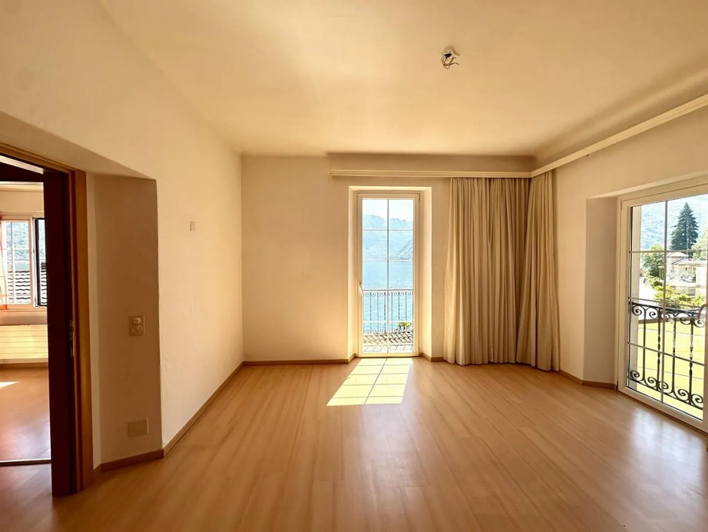 EINFAMILIENHAUS 4.5 ZIMMER MIT ATEMBERAUBENDEM BLICK AUF DEN SEE - Foto 13 von 13
