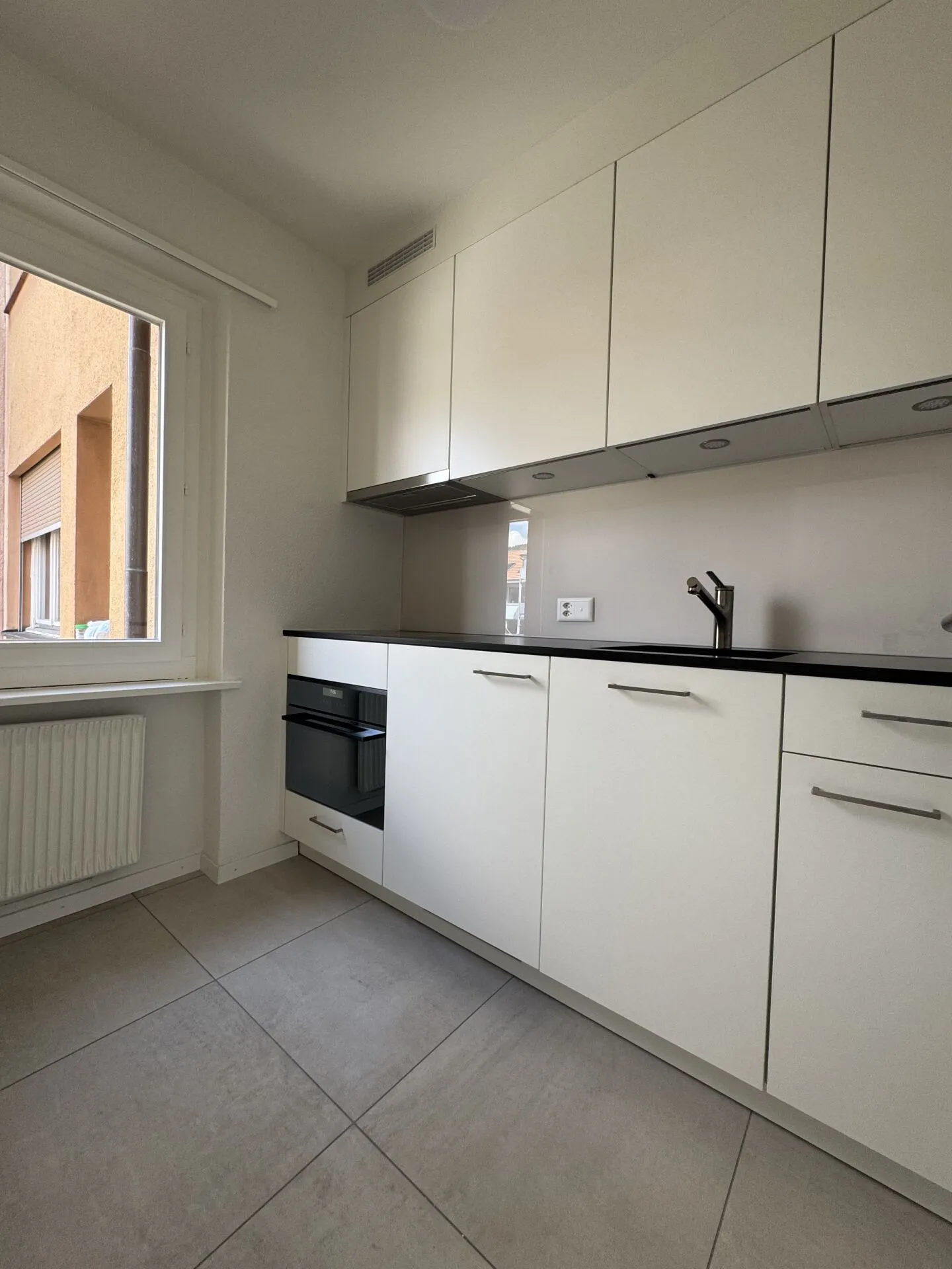 Appartamento ristrutturato di 2,5 locali nel centro di Biel/Bienne - Foto 2 di 7