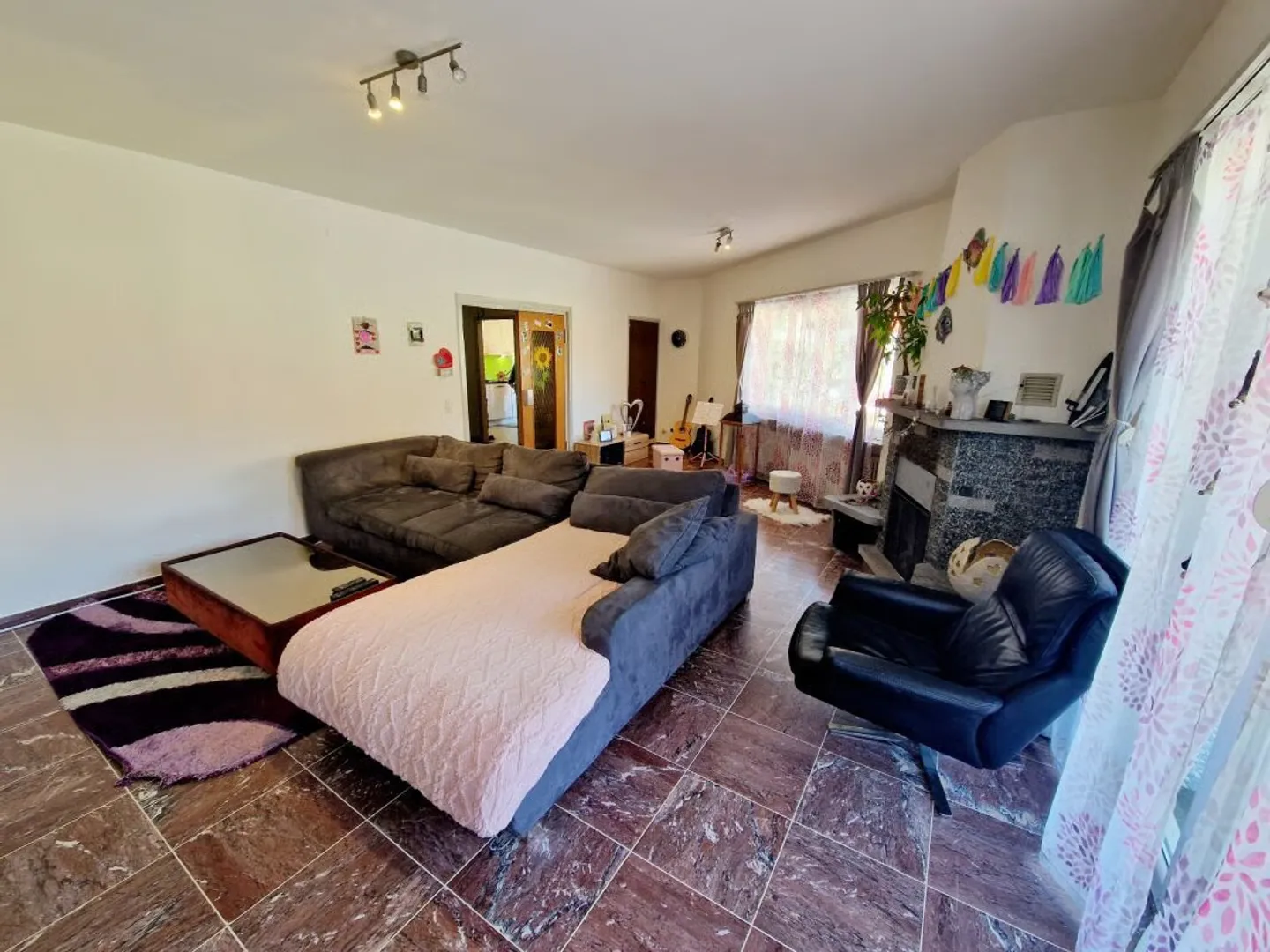 5.5-room apartment 1st floor, with covered parking space and terrace in a two-family house - Photo 3 of 7