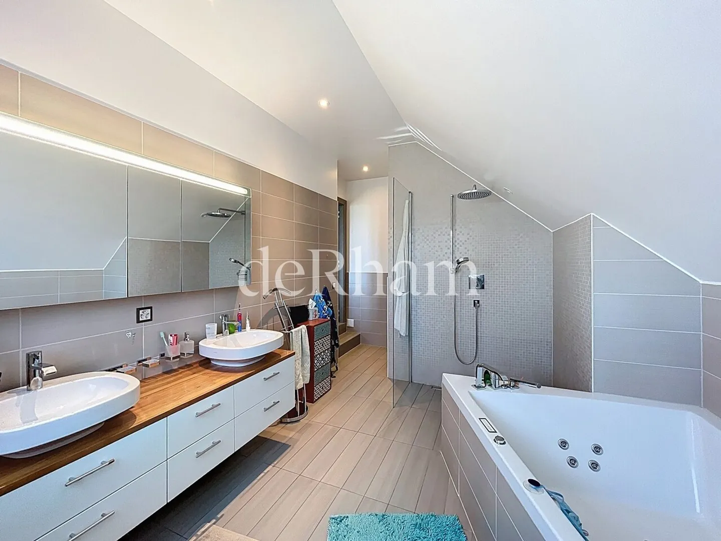 Magnificent villa of approx. 240m2 living space with private pool and garden! - Photo 10 of 12