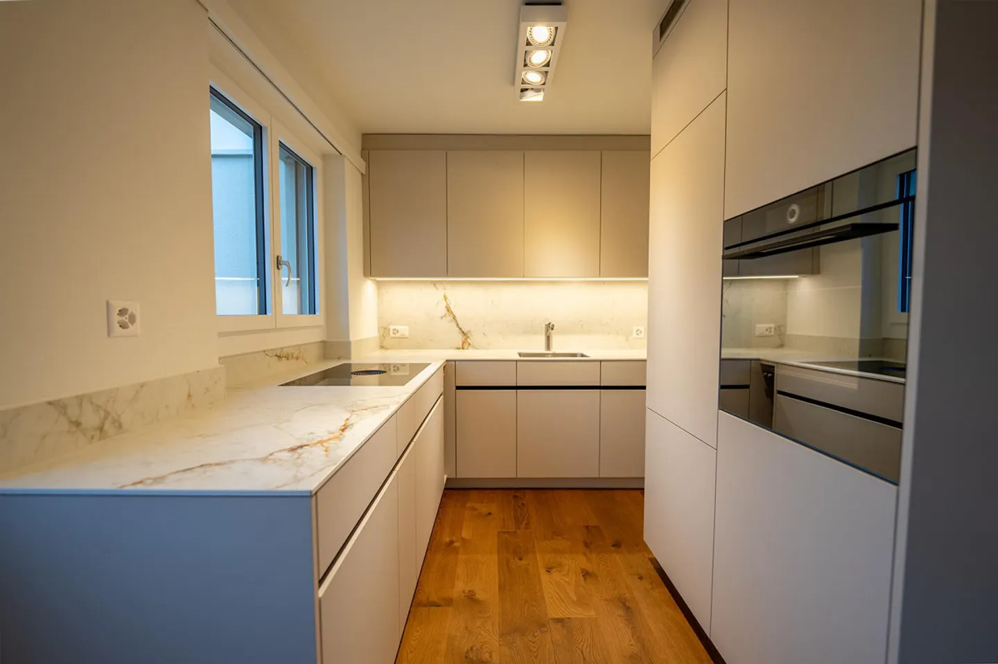 Appartamento attico di 3,5 locali recentemente ristrutturato nel quartiere Seeburg - Foto 3 di 6