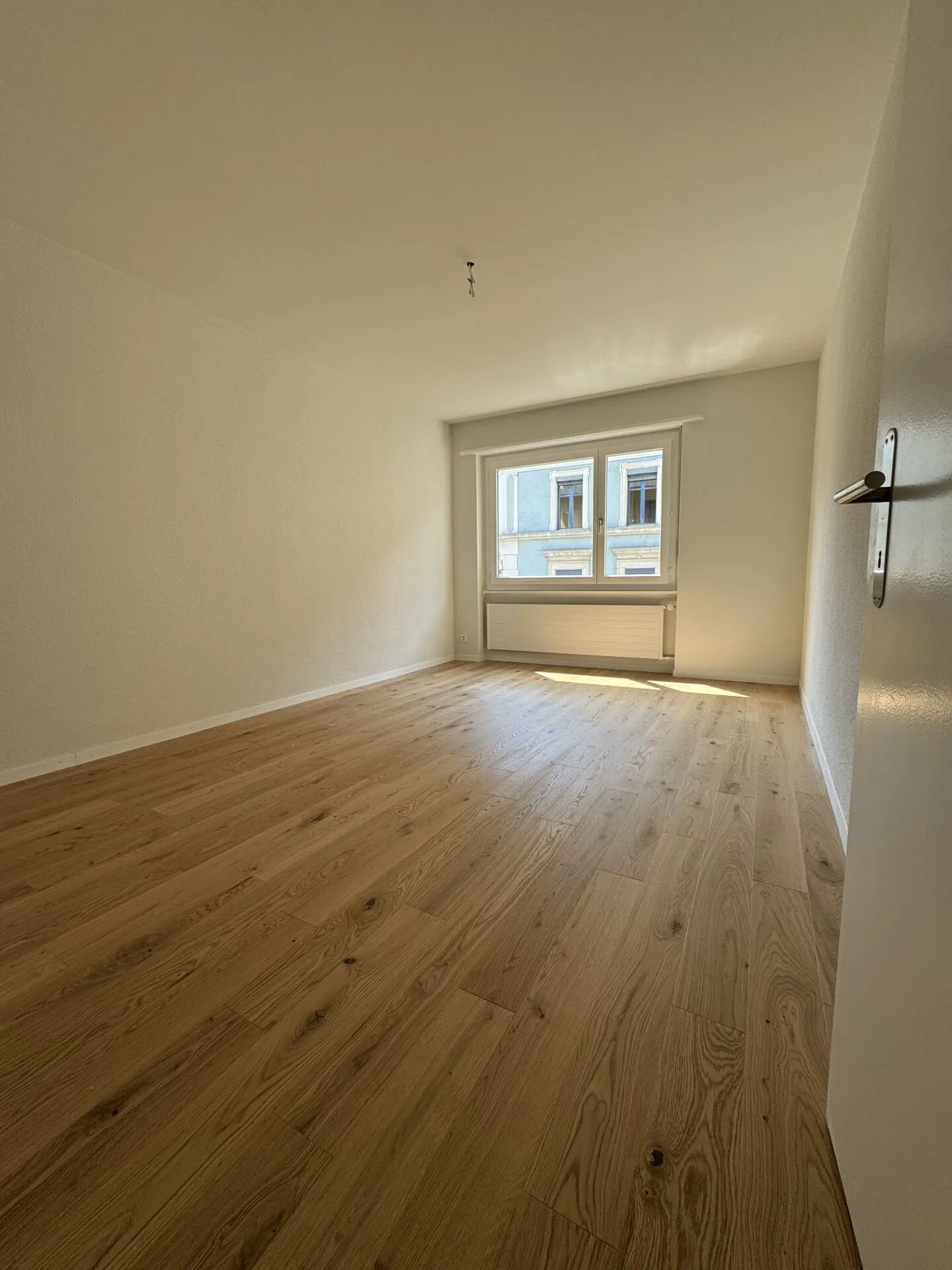Appartamento ristrutturato di 2,5 locali nel centro di Biel/Bienne - Foto 5 di 7
