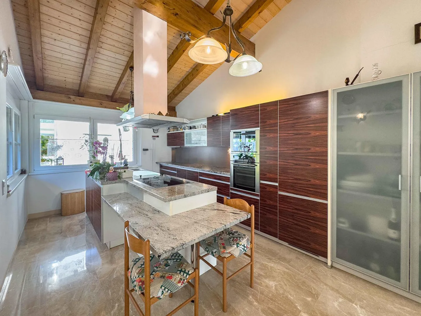 Casa unifamiliare con giardino e piscina a Bioggio - Foto 5 di 10
