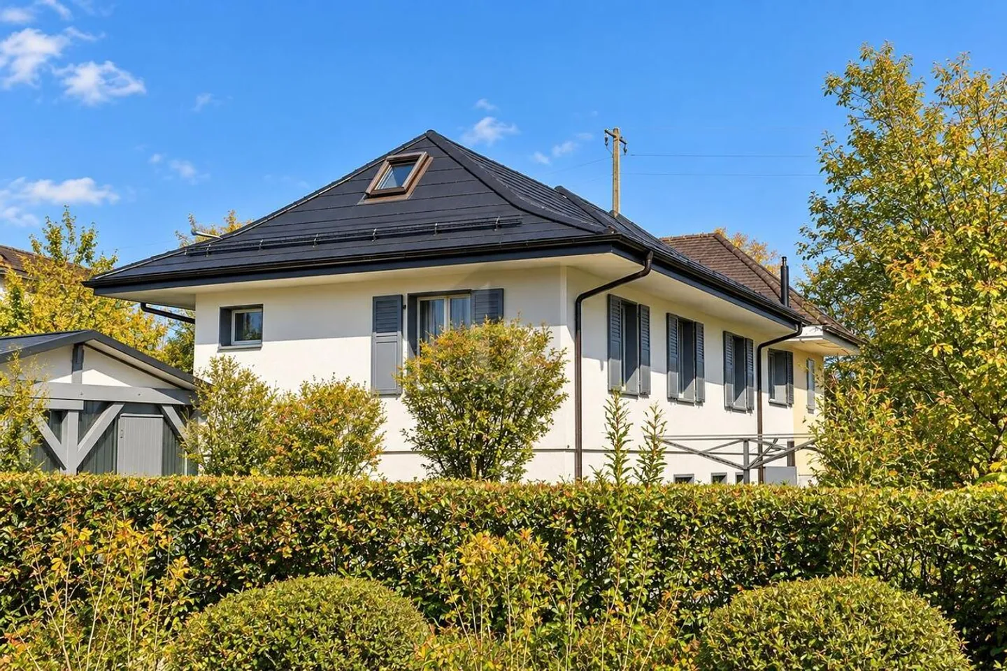BEAUTIFUL RENOVATED VILLA WITH 3 APARTMENTS AND GARDEN - Photo 1 of 6