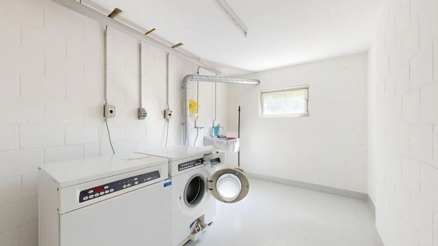 Appartamento 4.5 camere ben curato con balcone, cantina, posto auto in garage e posto auto esterno - Foto 13 di 17
