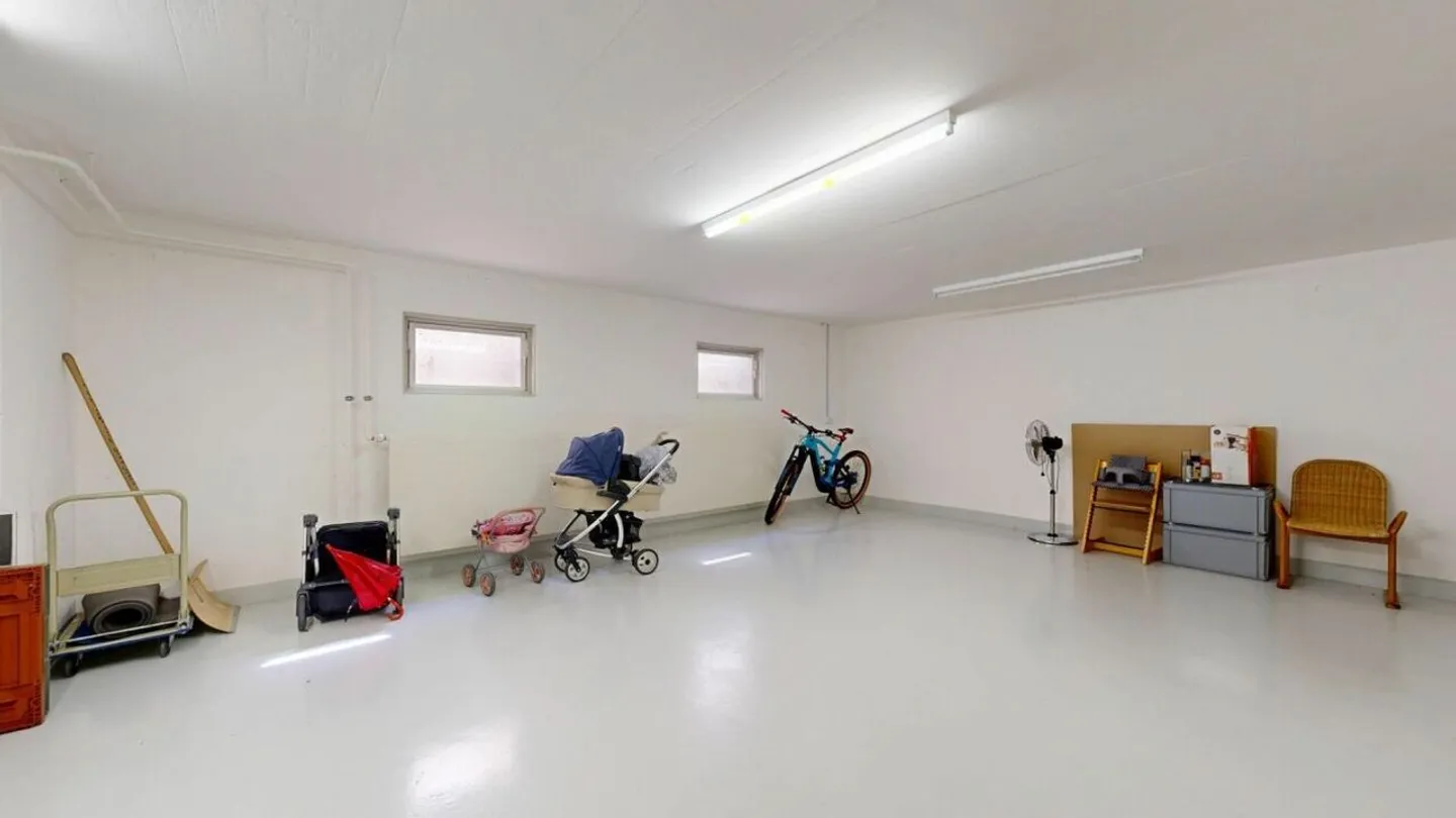 Appartamento 4.5 camere ben curato con balcone, cantina, posto auto in garage e posto auto esterno - Foto 14 di 17