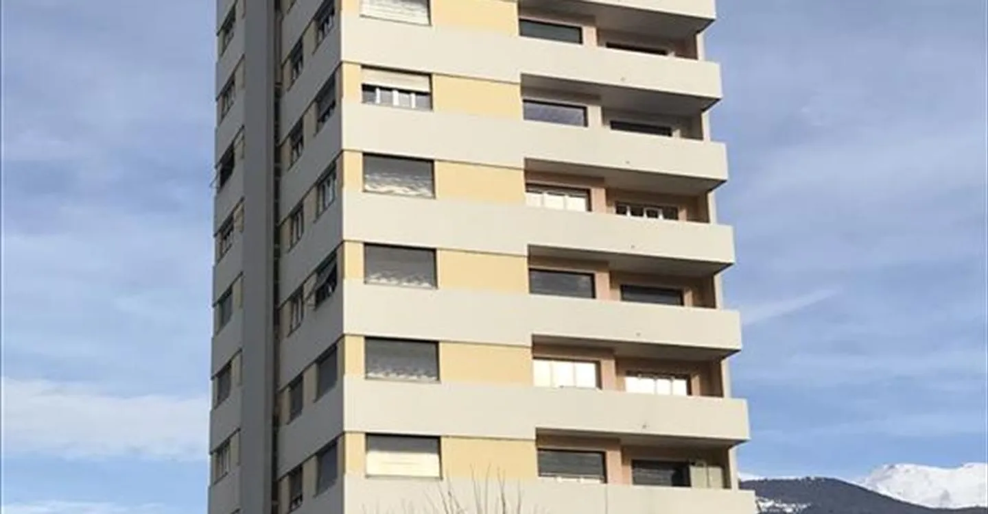 Mixed-use building for rent - Photo 8 of 9