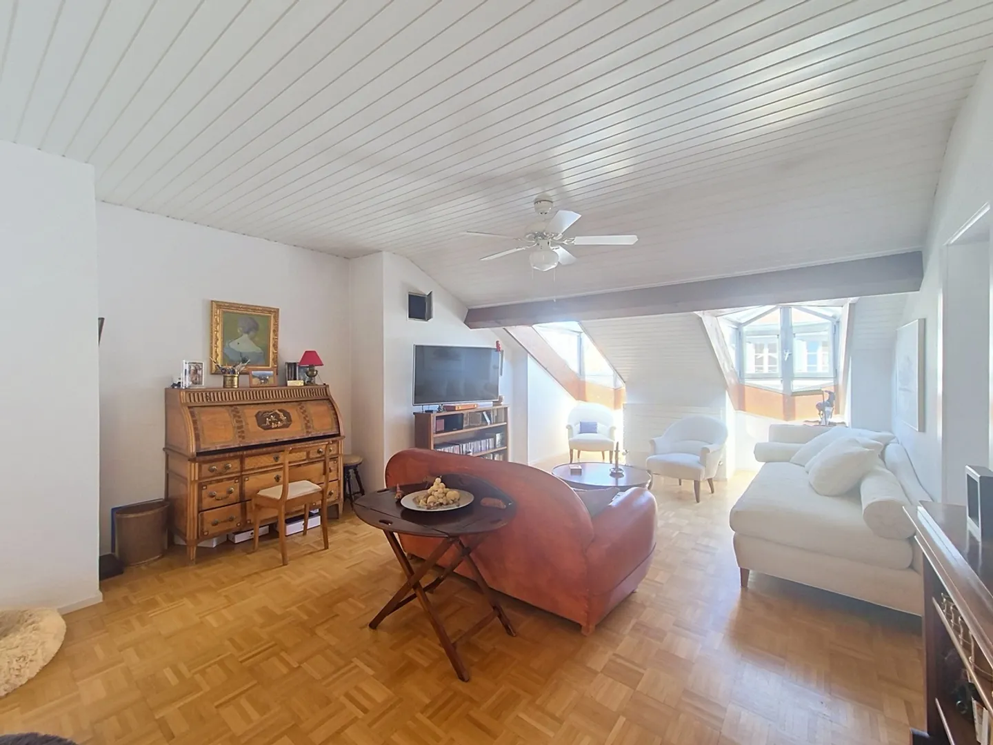 In the heart of Rolle, penthouse with balcony and breathtaking view of the lake - Photo 9 of 11