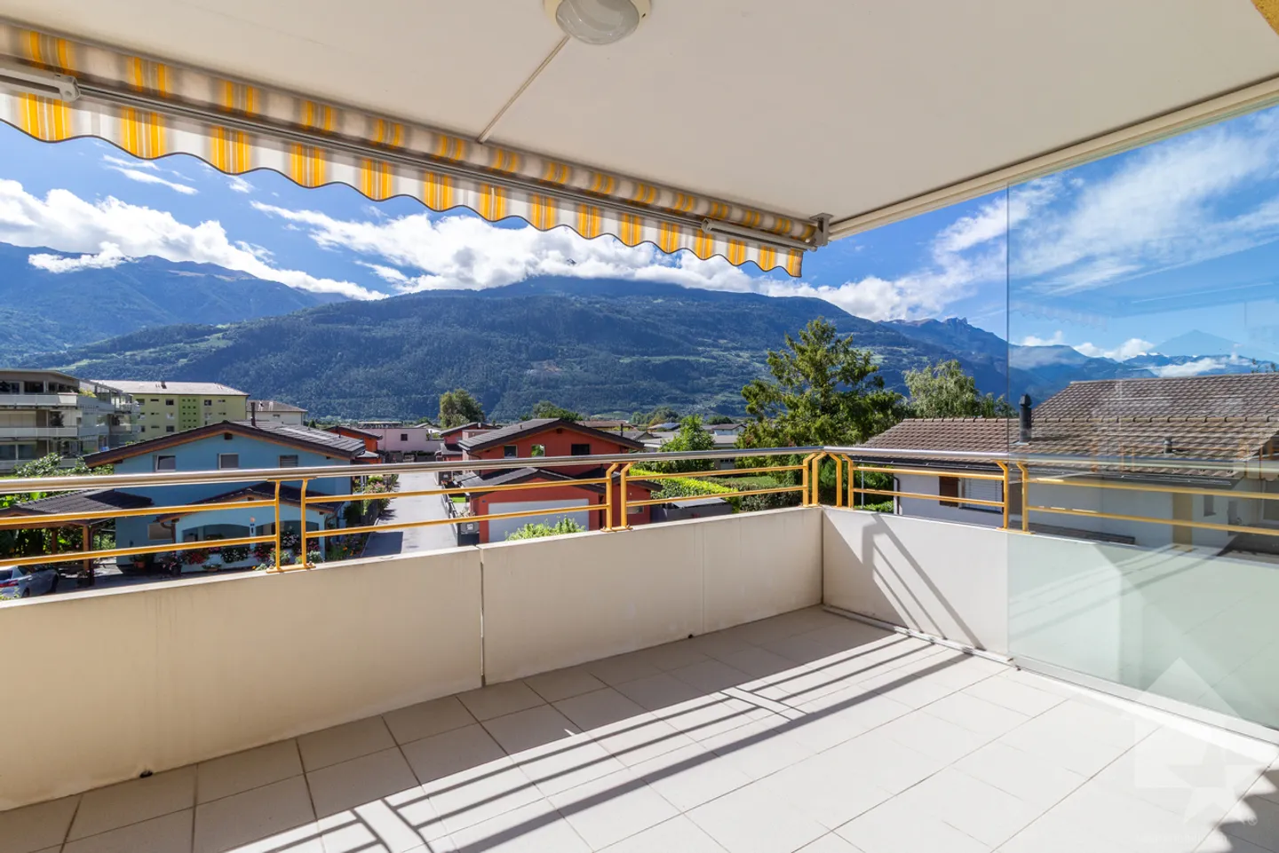 «Ampio appartamento di 4,5 locali di 132 m2 con grande balcone» - Foto 2 di 20