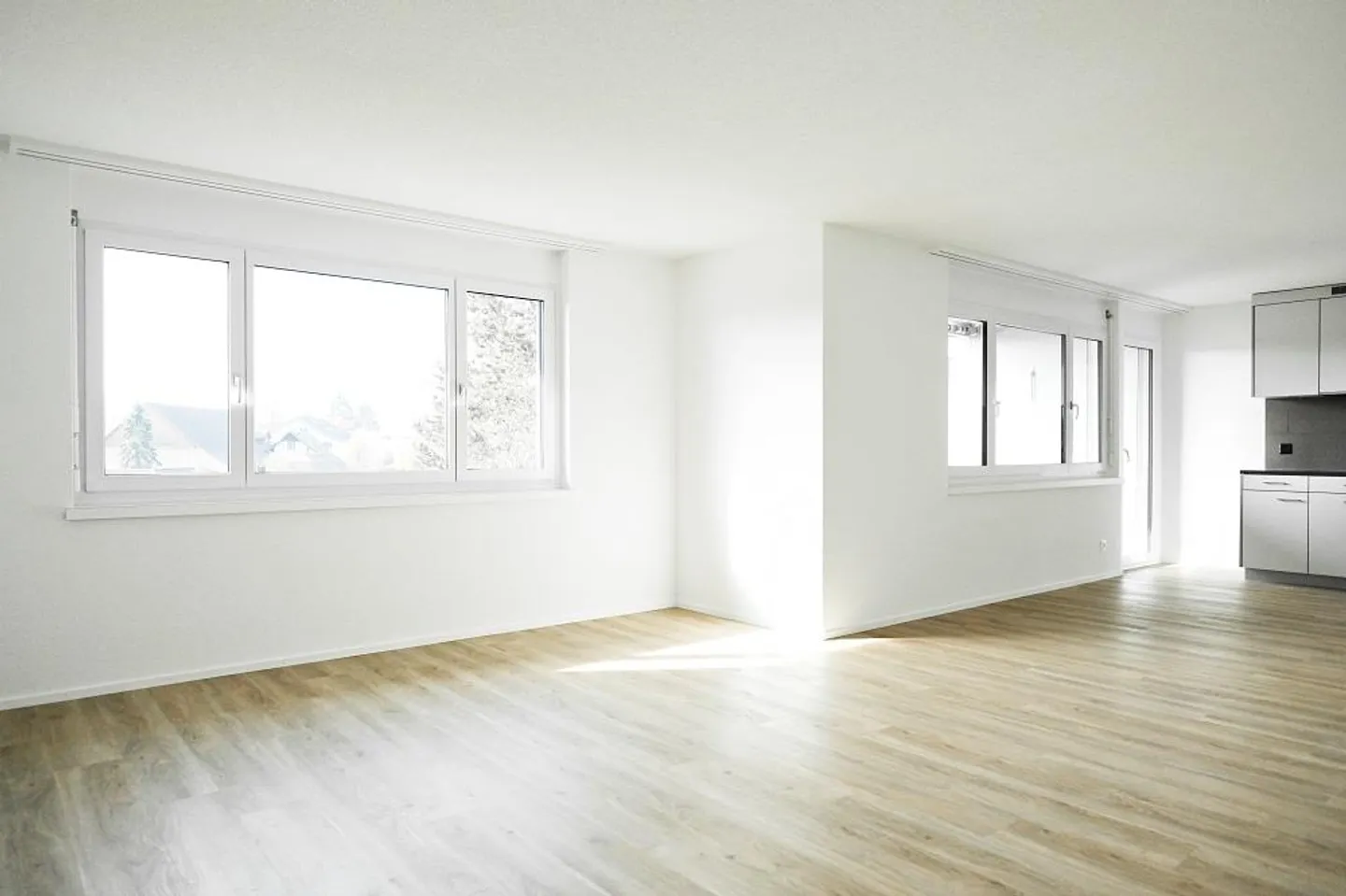 Dreamy Bright Apartment - Photo 2 of 10