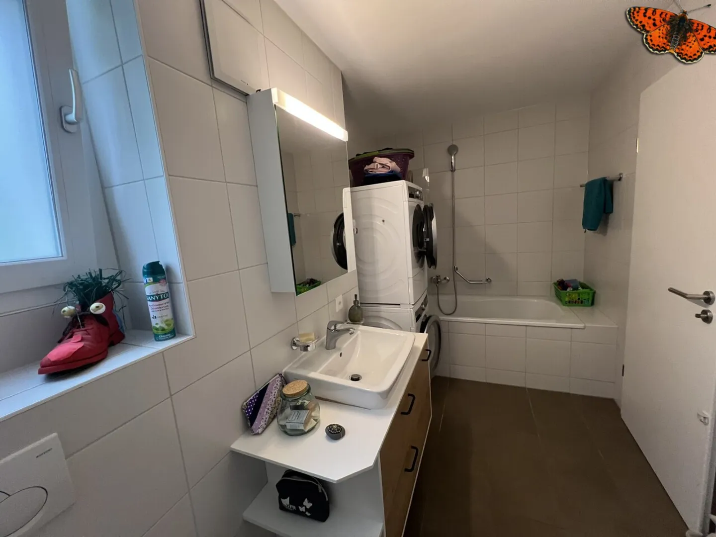 MAGNIFICENT 4-ROOM GROUND FLOOR APARTMENT! - Photo 9 of 13