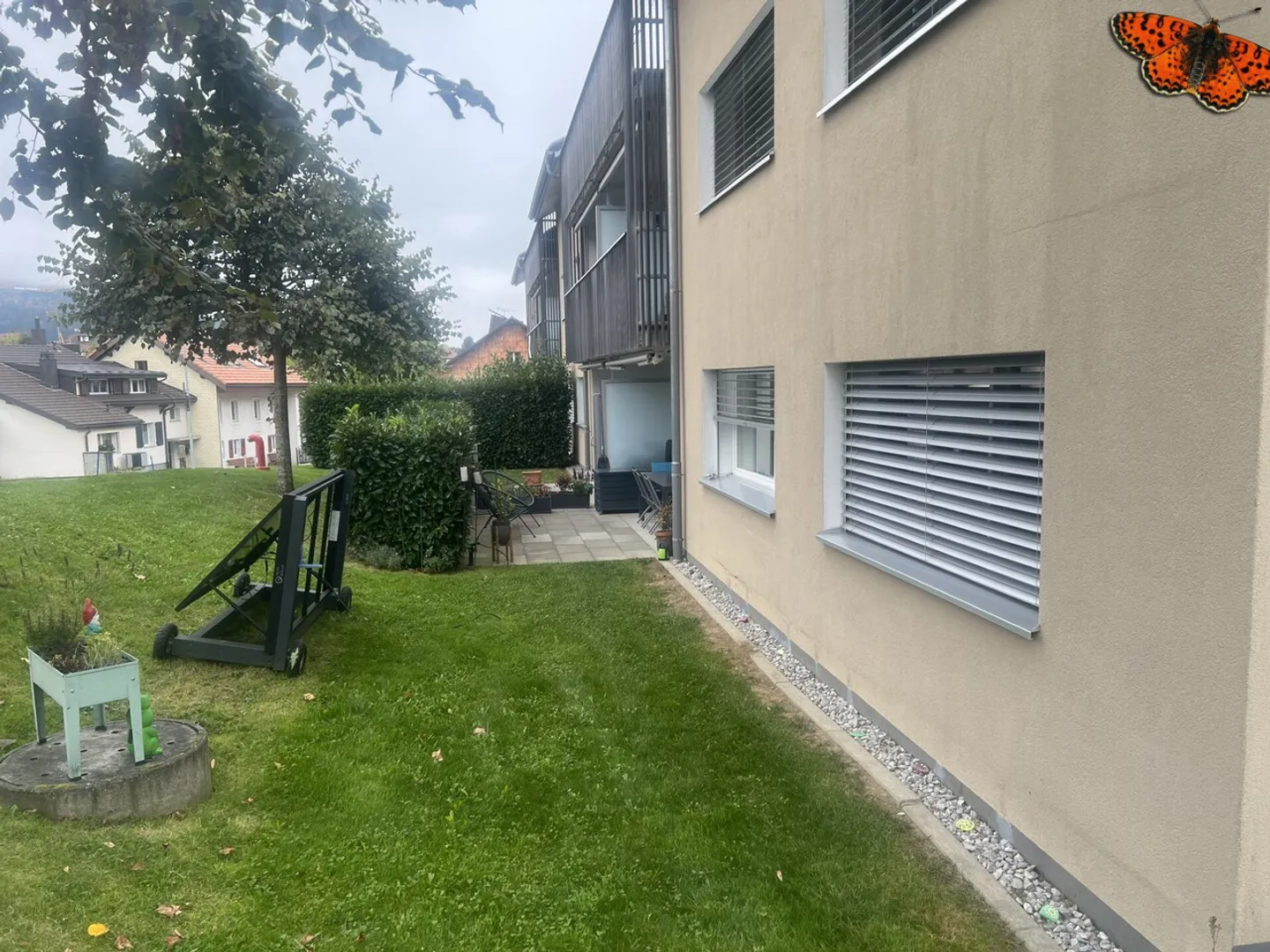 MAGNIFICENT 4-ROOM GROUND FLOOR APARTMENT! - Photo 11 of 13