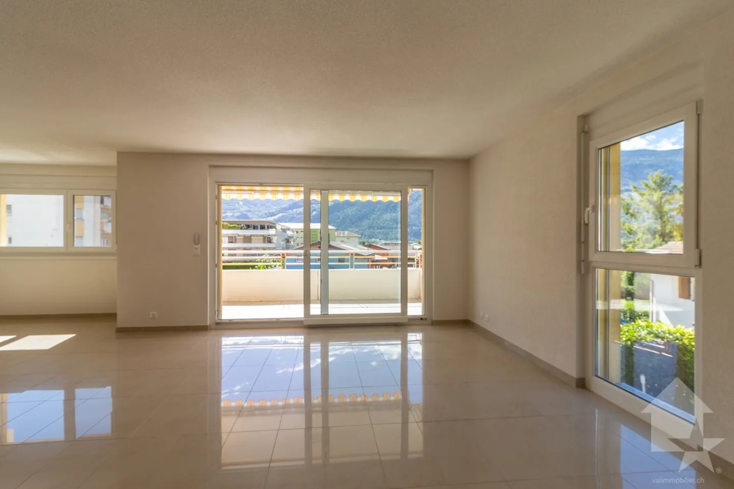 «Ampio appartamento di 4,5 locali di 132 m2 con grande balcone» - Foto 3 di 20