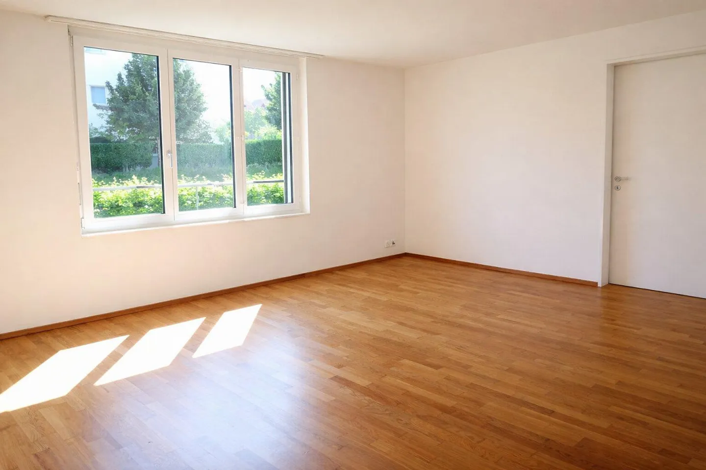 Appartement moderne de 3,5 pièces à louer à Mettmenstetten - Photo 3 sur 8