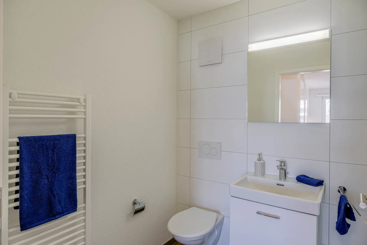 Appartamento moderno 2.5 locali in posizione centrale - Foto 3 di 9