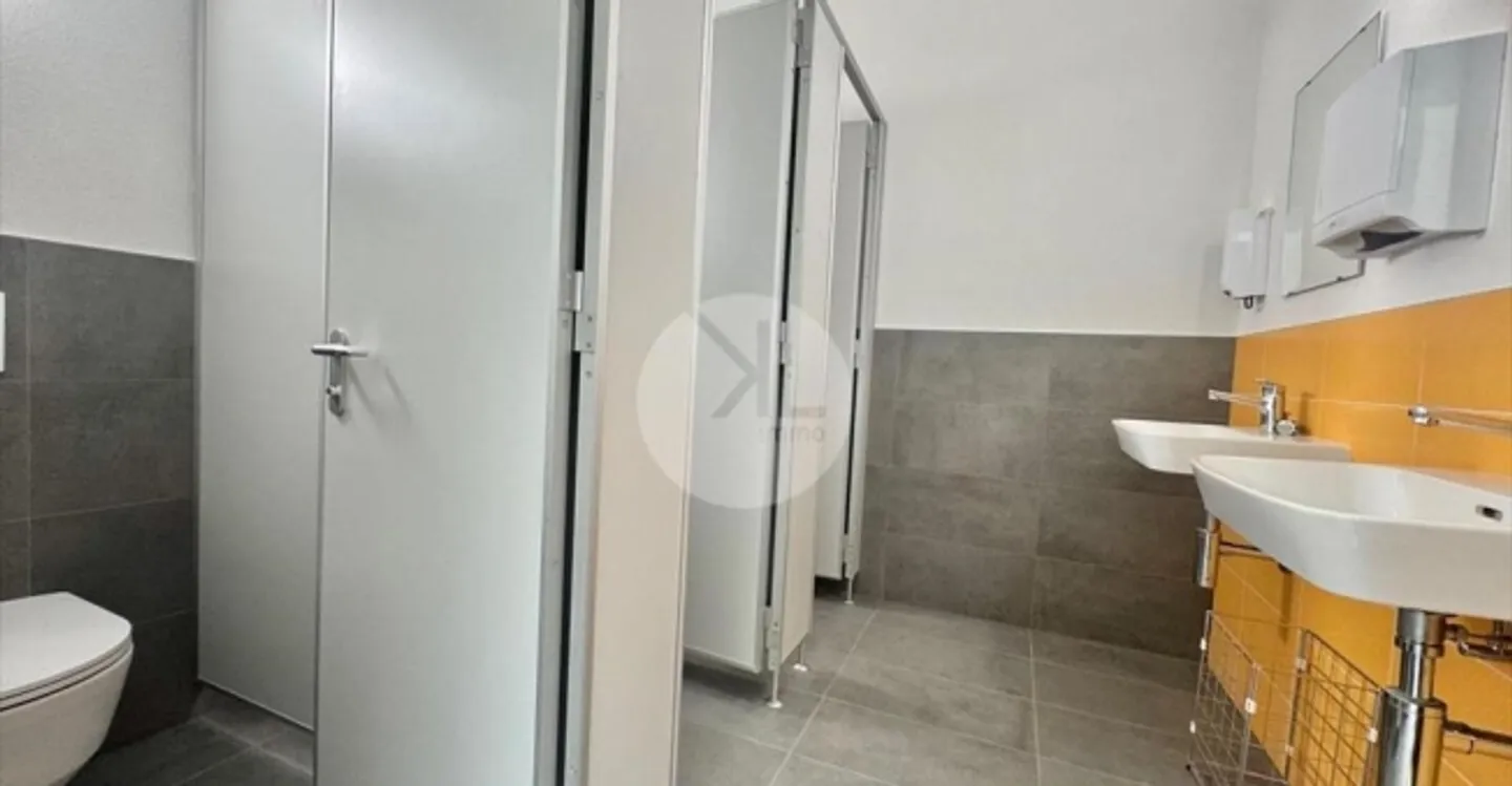 Office space for rent - Photo 4 of 10