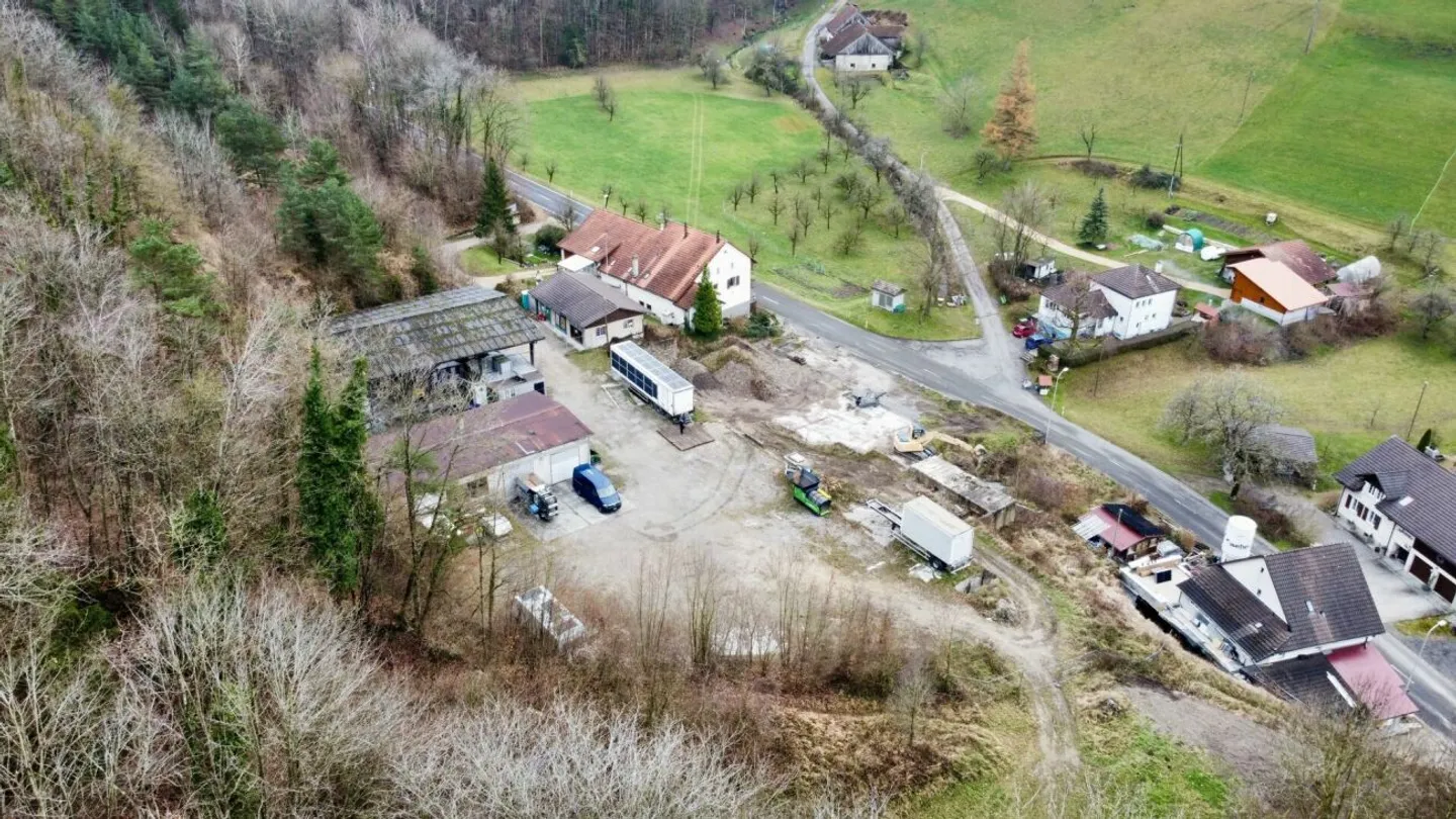 Investitori attenzione: 7'833 m² di terreno commerciale con diritti d'acqua esclusivi - Foto 4 di 10