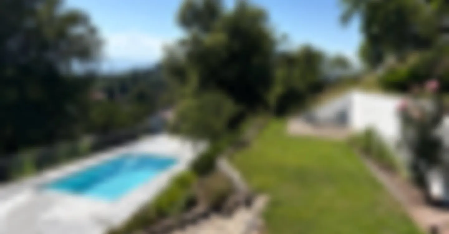 Villa avec Piscine et Vue Lac - Photo 2 sur 11