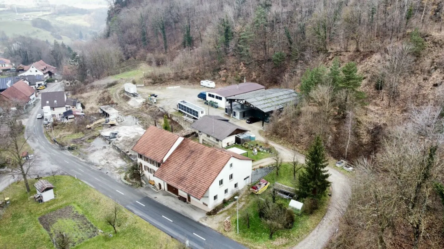 Investitori attenzione: 7'833 m² di terreno commerciale con diritti d'acqua esclusivi - Foto 8 di 10