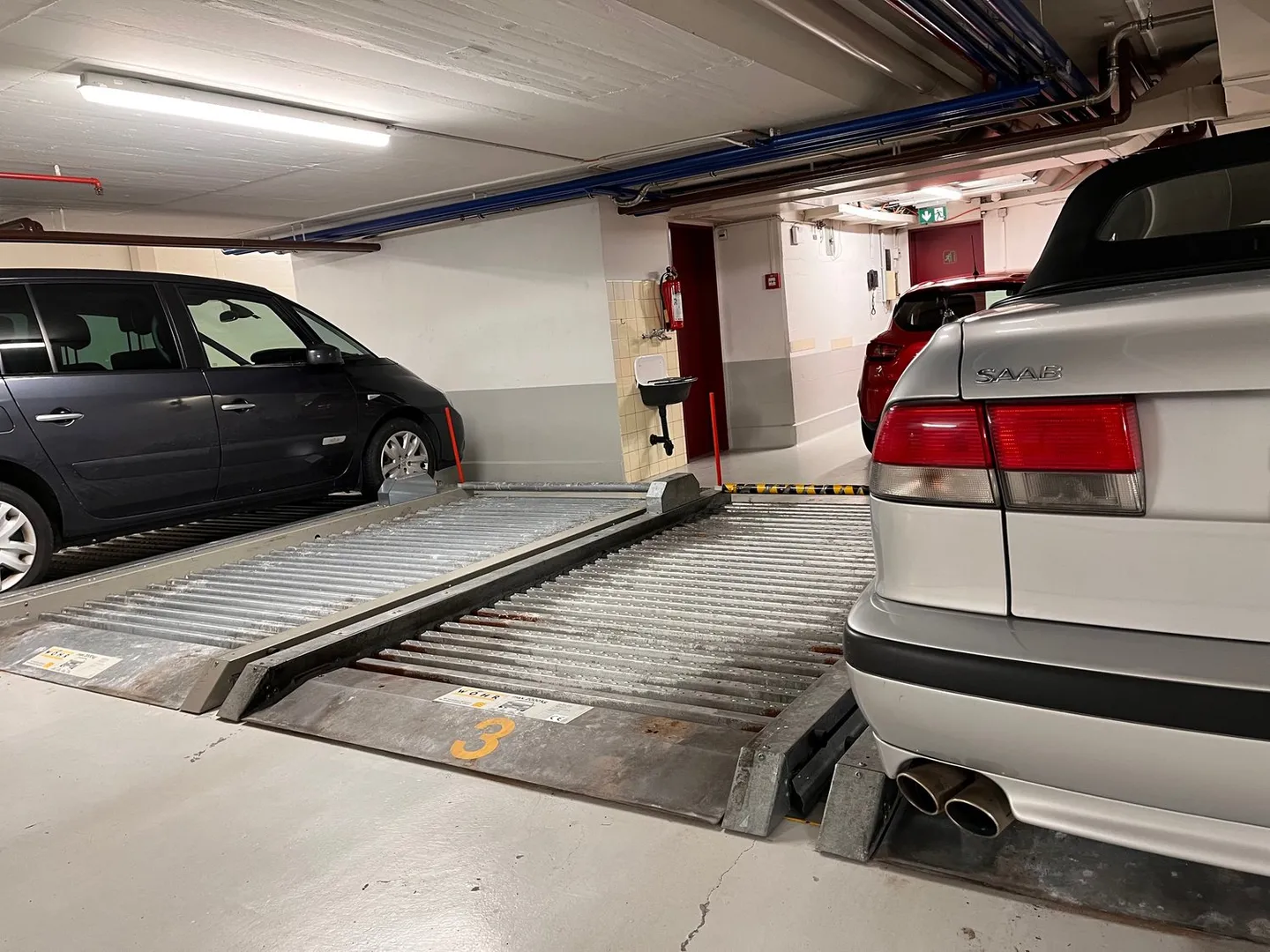 Place de parking à louer dans la ville de Zurich (ascenseur) - Photo 2 sur 5