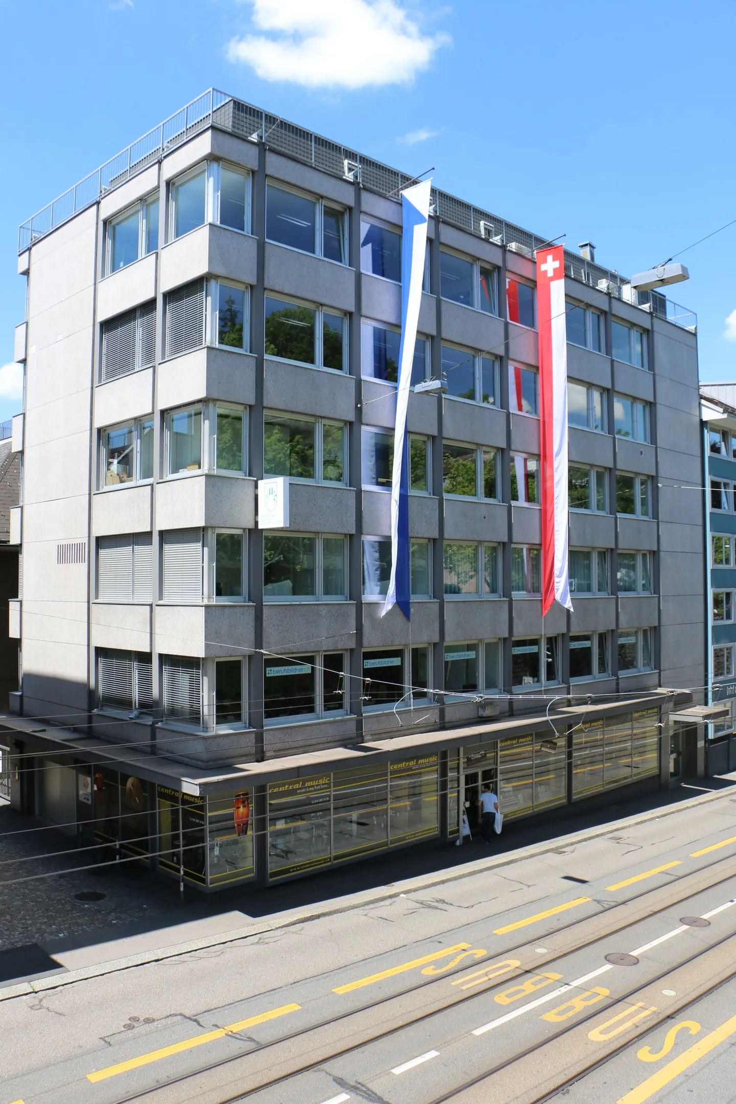 Place de parking à louer dans la ville de Zurich (ascenseur) - Photo 5 sur 5
