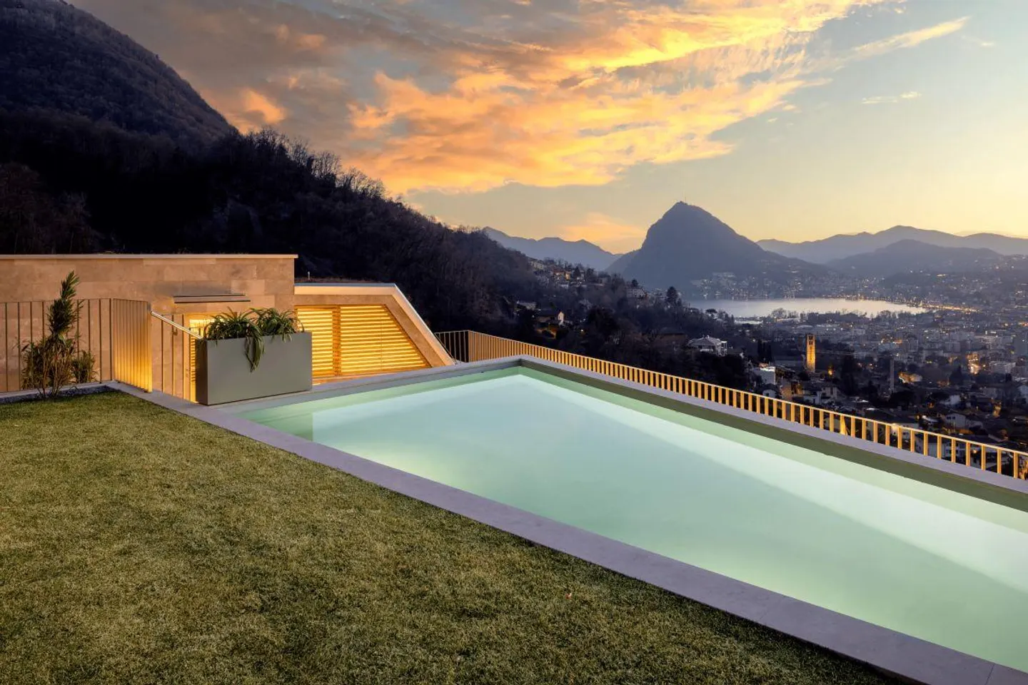 Exklusive 2,5-Zimmer-Wohnung in panoramischer Lage mit Schwimmbad - Foto 3 von 14