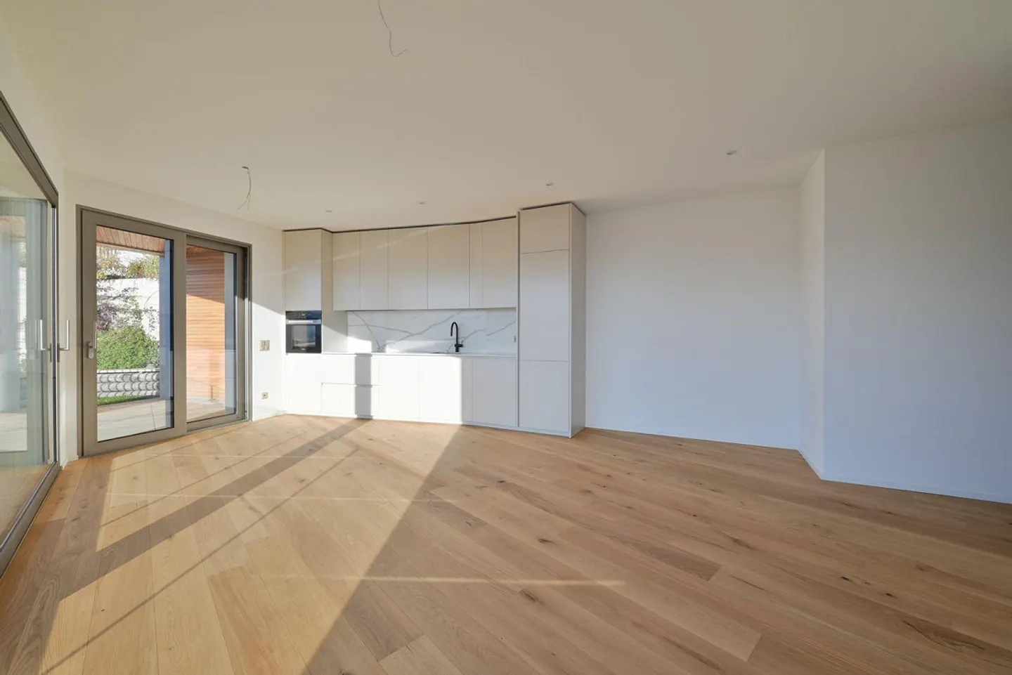 Exklusive 2,5-Zimmer-Wohnung in panoramischer Lage mit Schwimmbad - Foto 6 von 14