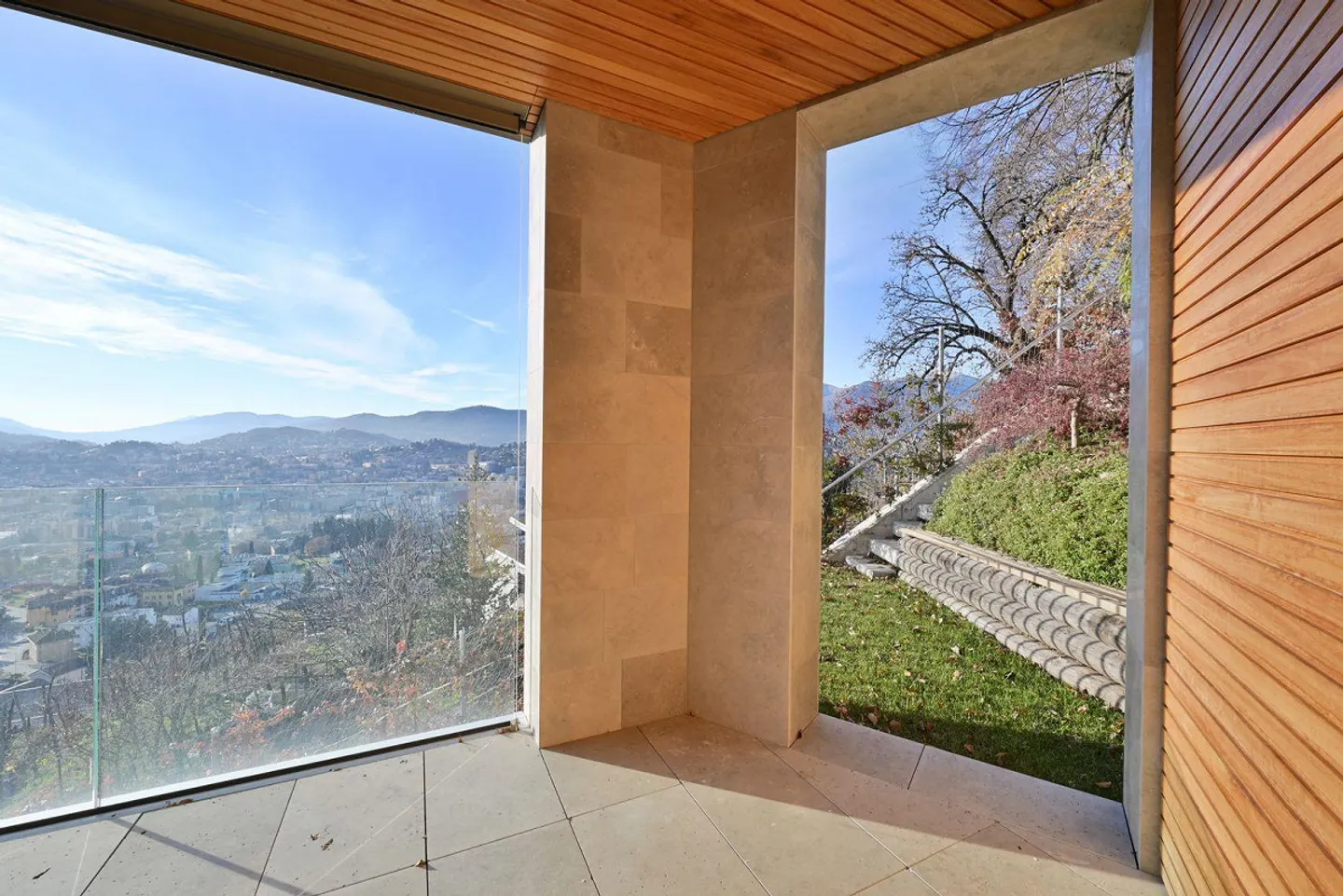 Exklusive 2,5-Zimmer-Wohnung in panoramischer Lage mit Schwimmbad - Foto 5 von 14