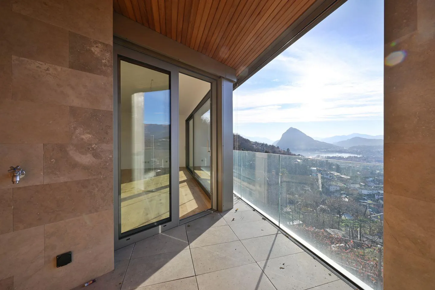 Exklusive 2,5-Zimmer-Wohnung in panoramischer Lage mit Schwimmbad - Foto 14 von 14
