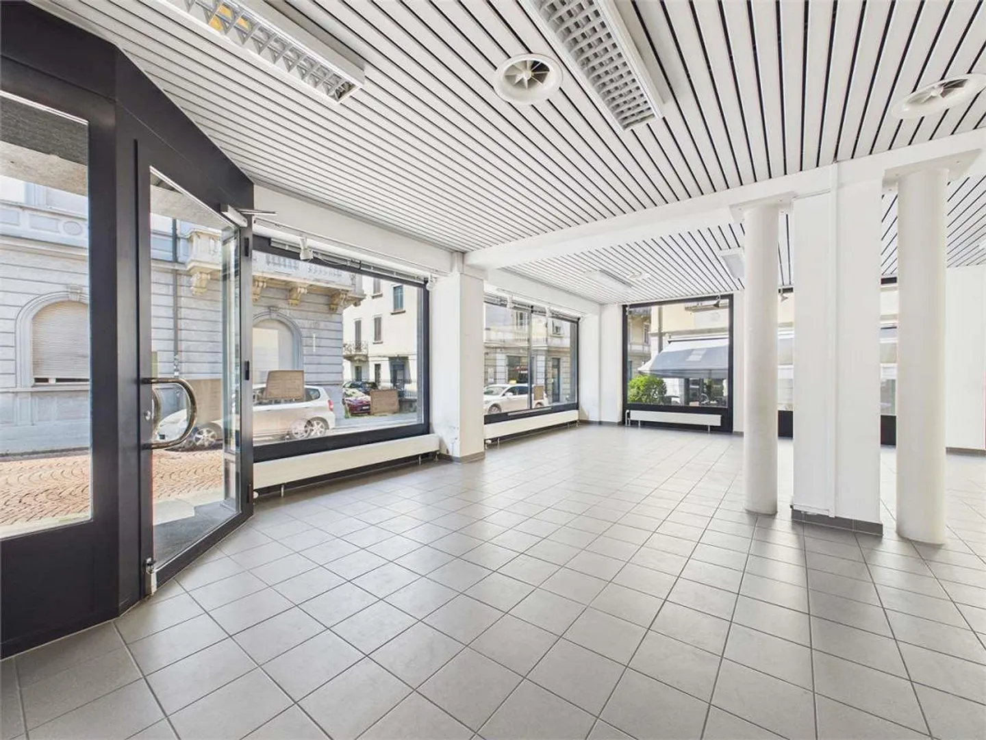 Commercial space with excellent visibility in the heart of Bellinzona - Photo 4 of 6