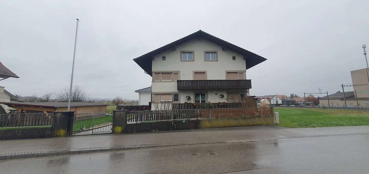 Bellissimo appartamento di 4 stanze al 1° piano a Fraubrunnen in affitto - Foto 1 di 8