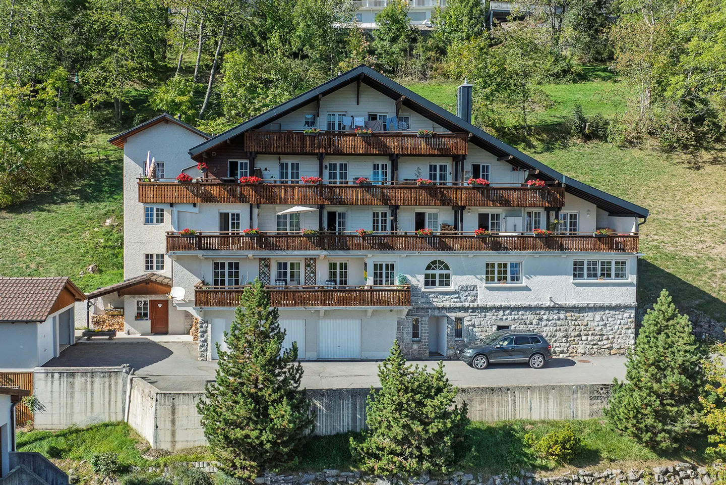 Zeitgemässes Appartement mit Aussicht - Foto 1 von 15