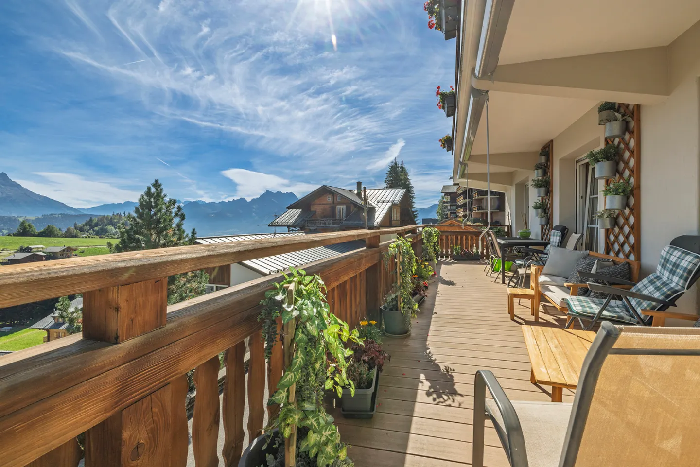 Zeitgemässes Appartement mit Aussicht - Foto 2 von 15