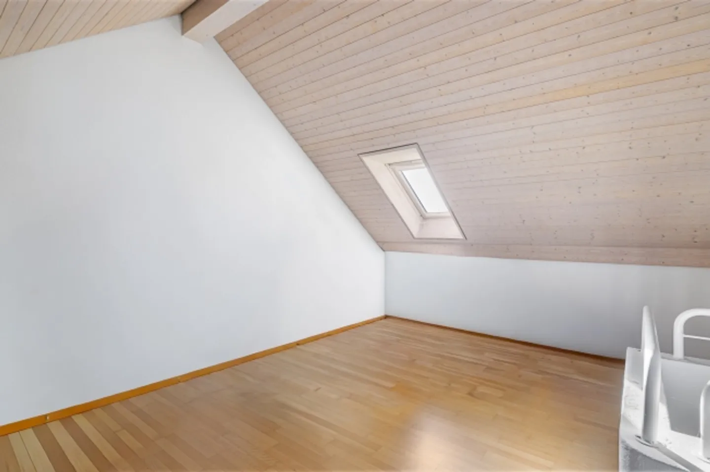 Tranquillo, verde e ideale per la vita familiare e per il lavoro da casa - Foto 8 di 13