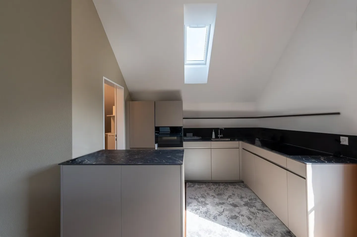 Helle und moderne Dachgeschosswohnung im Eigentumsstandard - Foto 4 von 11