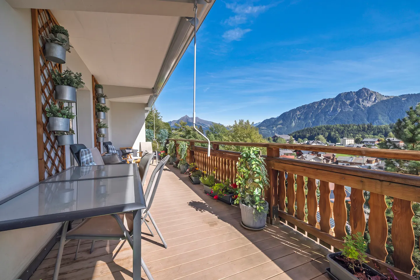 Zeitgemässes Appartement mit Aussicht - Foto 3 von 15